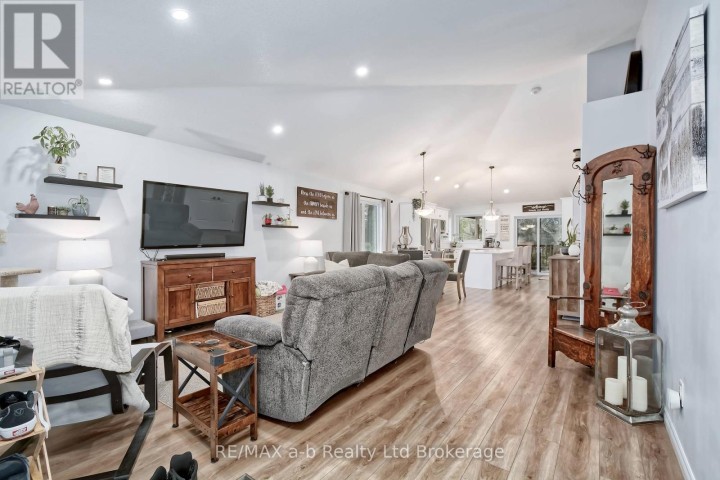 Photo 5 at 305 Robinson Street, Woodstock - South, Woodstock