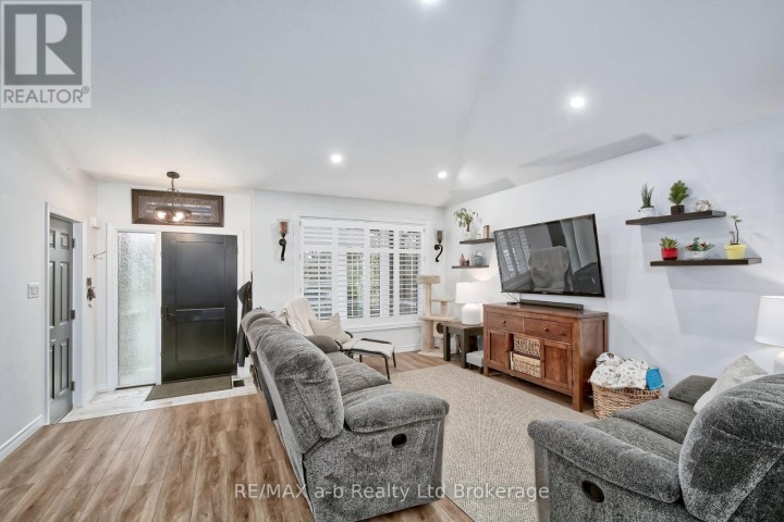 Photo 6 at 305 Robinson Street, Woodstock - South, Woodstock