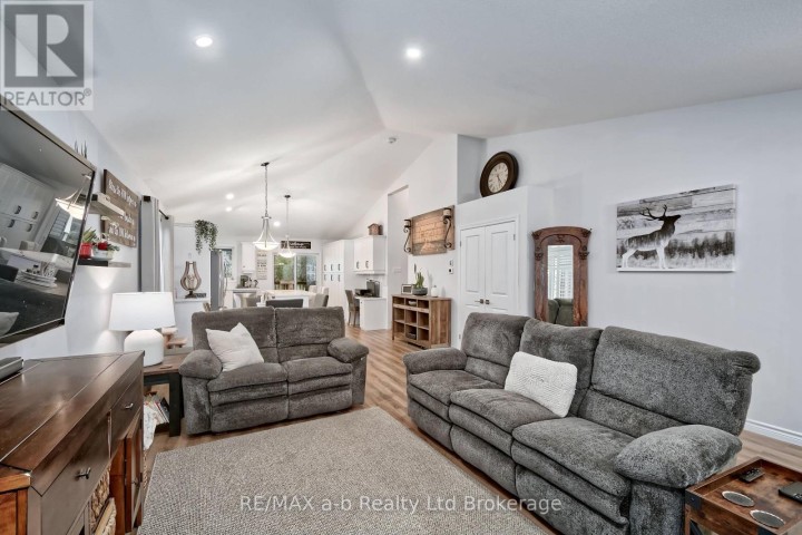 Photo 7 at 305 Robinson Street, Woodstock - South, Woodstock