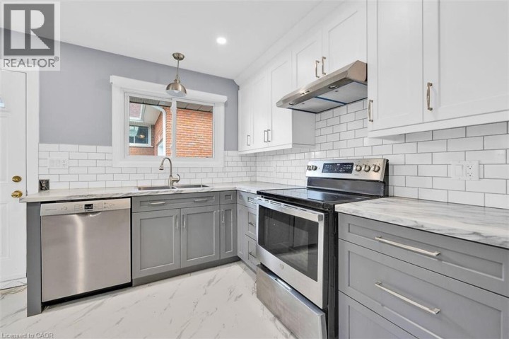 Photo 11 at 24 Oxford Street, Mayfair, Brantford
