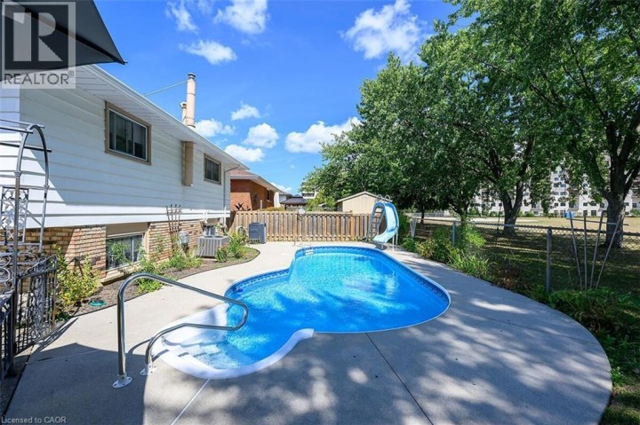 Photo 29 at 24 Oxford Street, Mayfair, Brantford