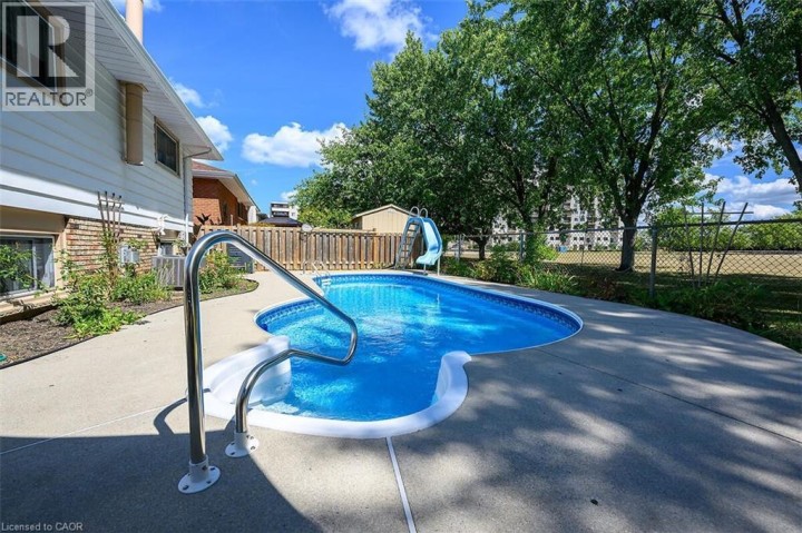 Photo 30 at 24 Oxford Street, Mayfair, Brantford