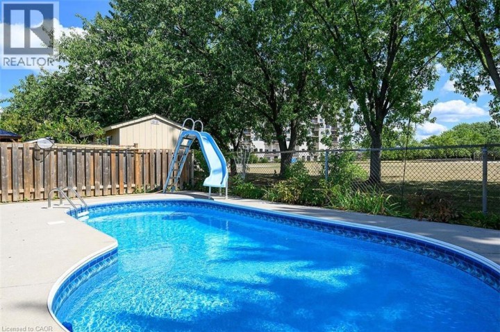 Photo 31 at 24 Oxford Street, Mayfair, Brantford
