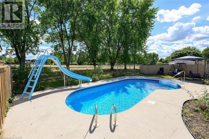 Photo 32 at 24 Oxford Street, Mayfair, Brantford