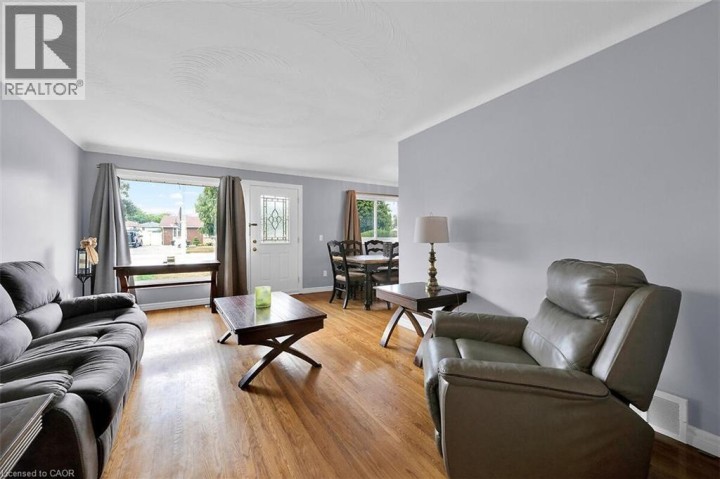 Photo 8 at 24 Oxford Street, Mayfair, Brantford
