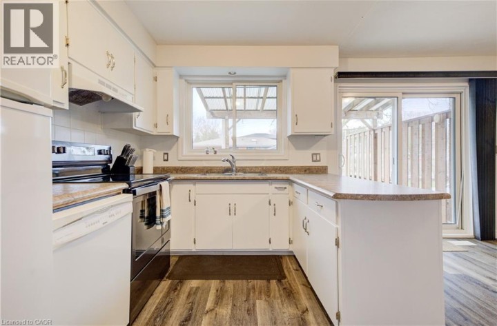 Photo 8 at 88 Westwood Drive, Uptown Waterloo / Westmount, Kitchener