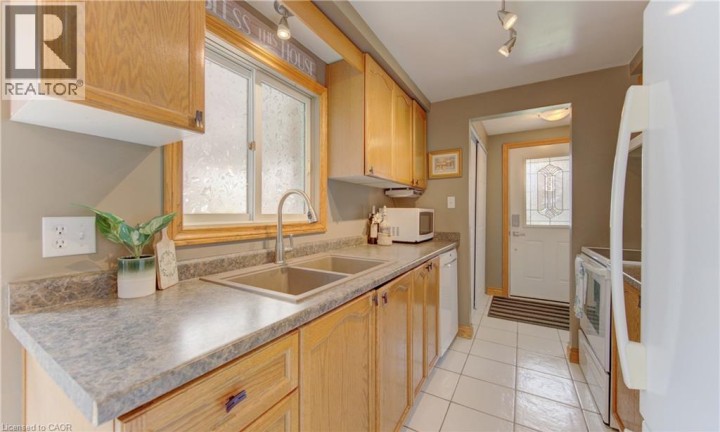 Photo 15 at 108 Oprington Court, Beechwood Forest / Highland W., Kitchener