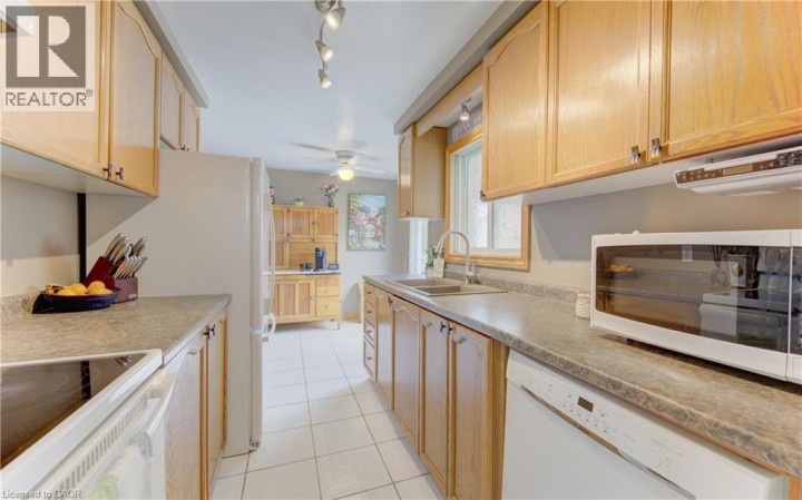 Photo 17 at 108 Oprington Court, Beechwood Forest / Highland W., Kitchener