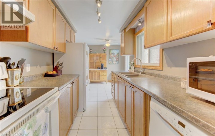 Photo 18 at 108 Oprington Court, Beechwood Forest / Highland W., Kitchener