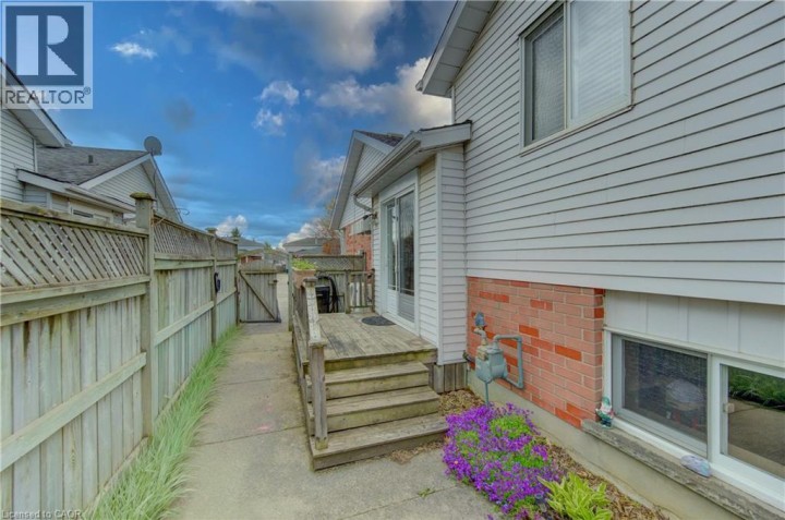 Photo 32 at 108 Oprington Court, Beechwood Forest / Highland W., Kitchener