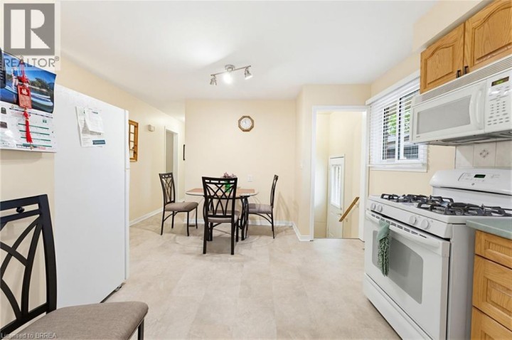 Photo 11 at 28 Ridgewood Drive, Abigail / Lyons, Brantford
