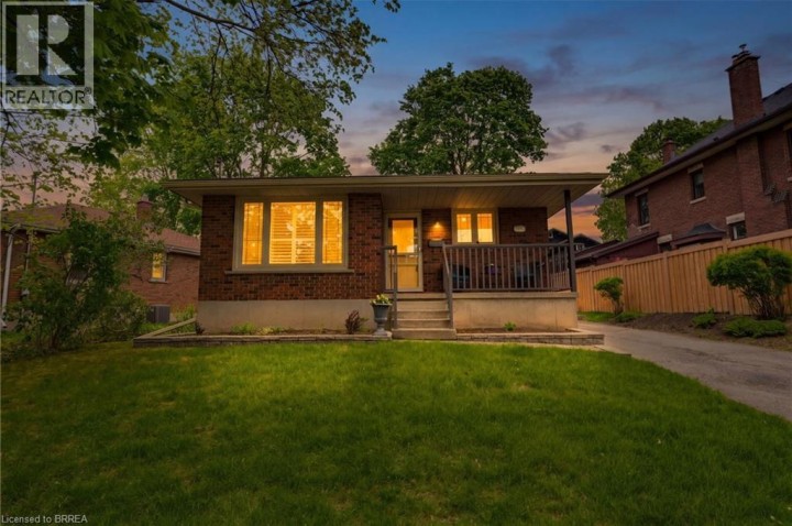 Photo 2 at 28 Ridgewood Drive, Abigail / Lyons, Brantford