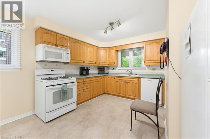 Photo 8 at 28 Ridgewood Drive, Abigail / Lyons, Brantford