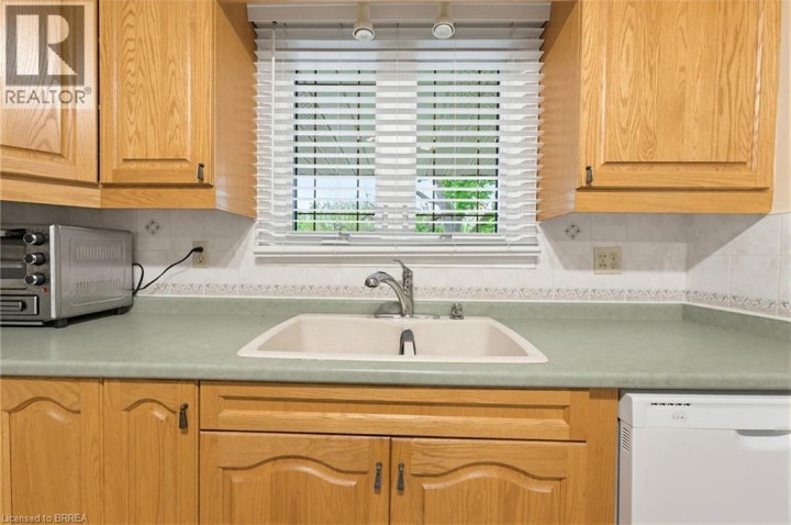 Photo 9 at 28 Ridgewood Drive, Abigail / Lyons, Brantford