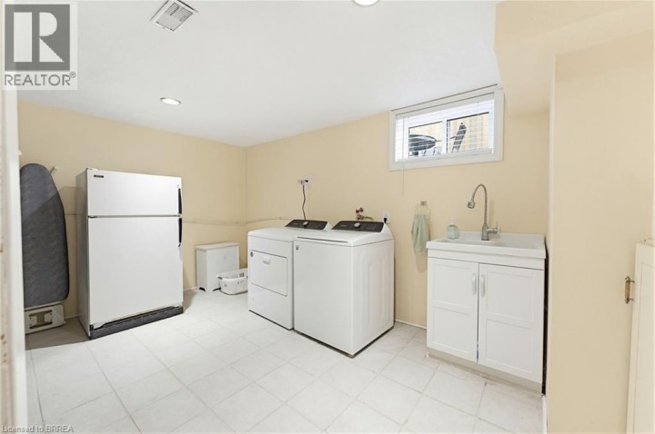 Photo 29 at 28 Ridgewood Drive, Abigail / Lyons, Brantford