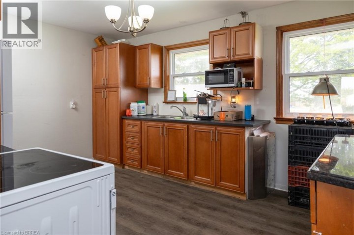Photo 12 at 522 Ellis Avenue, Sw Rural, Brantford