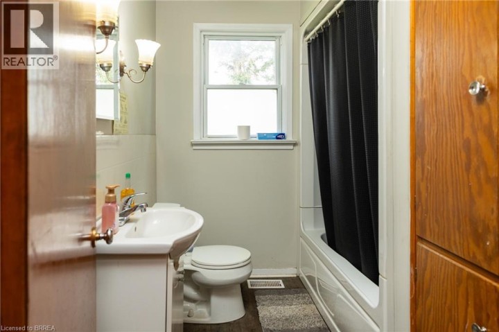 Photo 19 at 522 Ellis Avenue, Sw Rural, Brantford