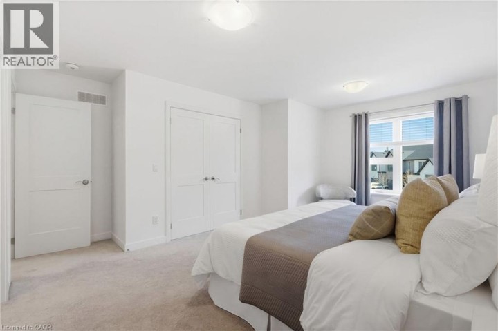 Photo 15 at 22 - 110 Fergus Avenue, Stanley Park / Centreville, Kitchener