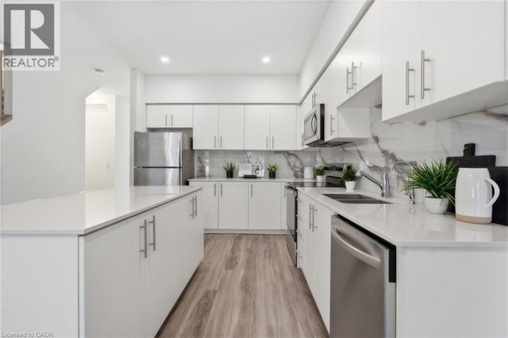 Photo 4 at 22 - 110 Fergus Avenue, Stanley Park / Centreville, Kitchener