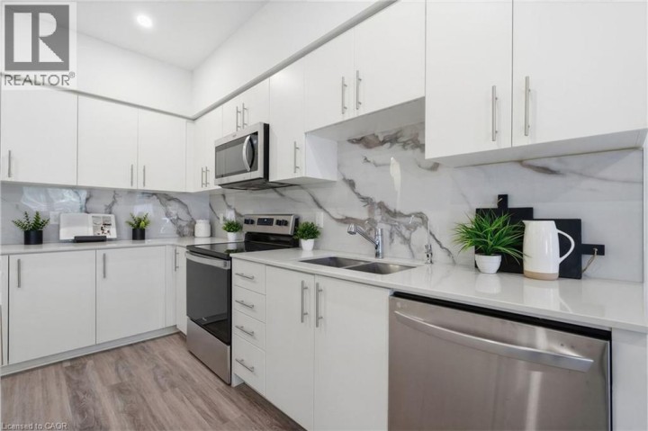 Photo 3 at 22 - 110 Fergus Avenue, Stanley Park / Centreville, Kitchener