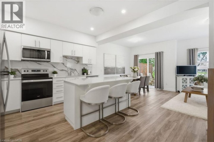 Photo 5 at 22 - 110 Fergus Avenue, Stanley Park / Centreville, Kitchener