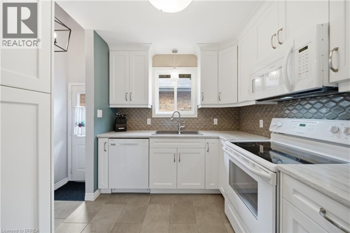 Photo 12 at 38 Cardinal Drive, Woodstock - North, Woodstock