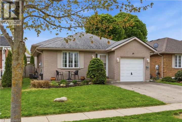 Photo 2 at 38 Cardinal Drive, Woodstock - North, Woodstock