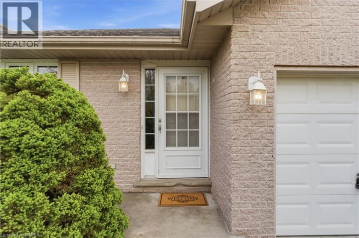 Photo 3 at 38 Cardinal Drive, Woodstock - North, Woodstock