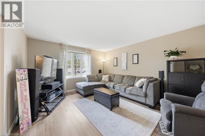 Photo 5 at 38 Cardinal Drive, Woodstock - North, Woodstock