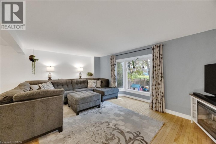 Photo 15 at 220 Rosebank Place, Laurentian Hills / Country Hills W, Kitchener
