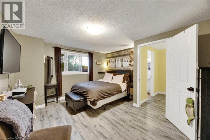 Photo 21 at 220 Rosebank Place, Laurentian Hills / Country Hills W, Kitchener