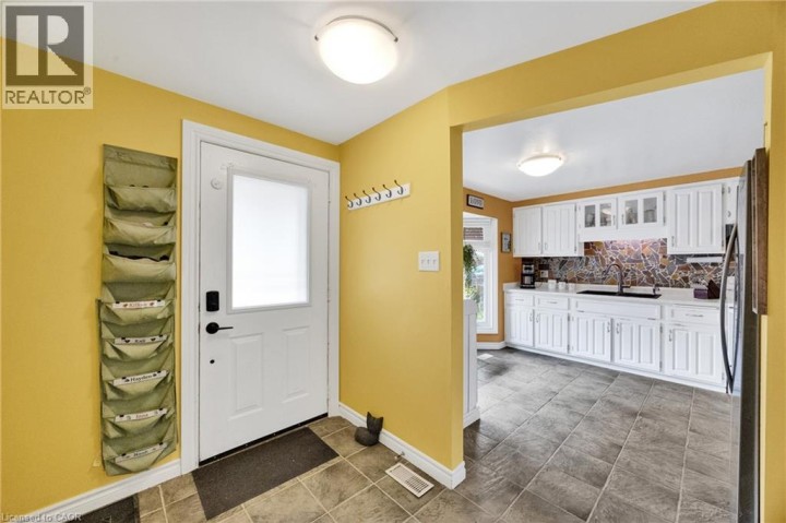 Photo 5 at 220 Rosebank Place, Laurentian Hills / Country Hills W, Kitchener
