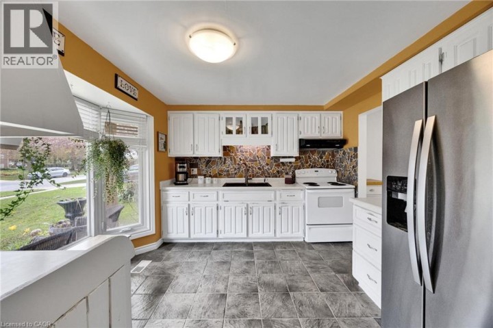Photo 6 at 220 Rosebank Place, Laurentian Hills / Country Hills W, Kitchener