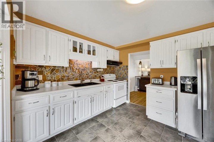 Photo 7 at 220 Rosebank Place, Laurentian Hills / Country Hills W, Kitchener