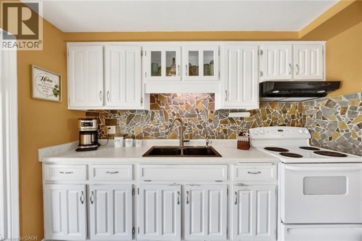 Photo 8 at 220 Rosebank Place, Laurentian Hills / Country Hills W, Kitchener