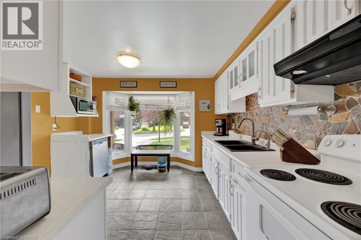 Photo 9 at 220 Rosebank Place, Laurentian Hills / Country Hills W, Kitchener