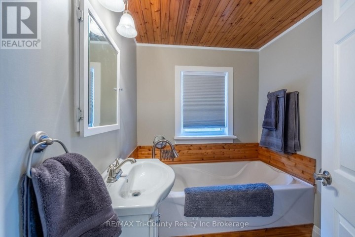 Photo 19 at 33 Wellington Street, Port Burwell, Bayham