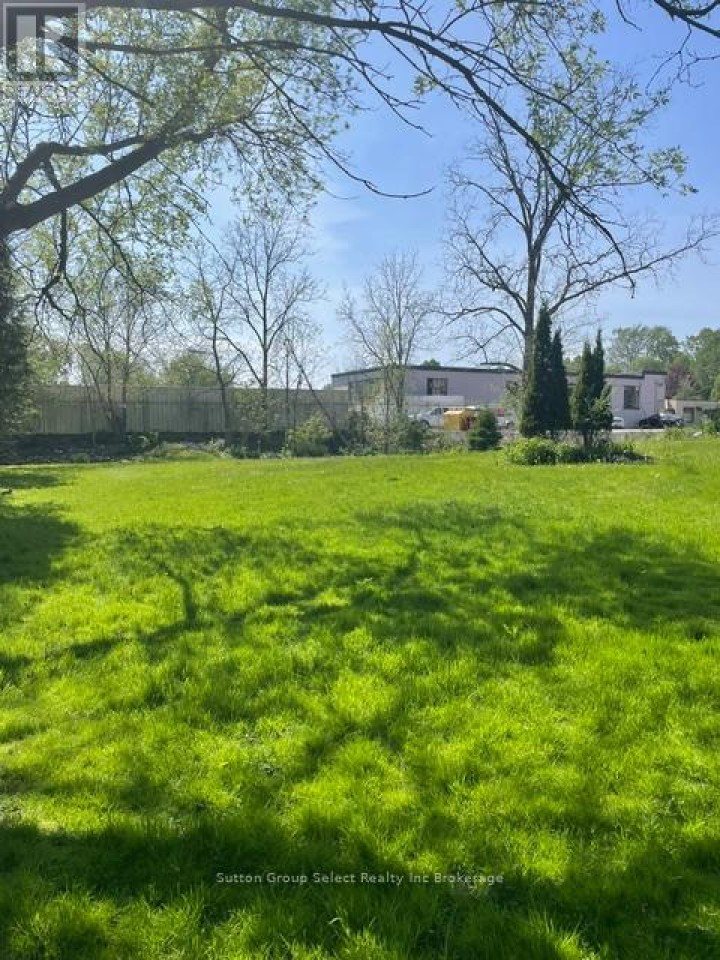 Photo 3 at 9 Waterloo Street, Woodstock - South, Woodstock