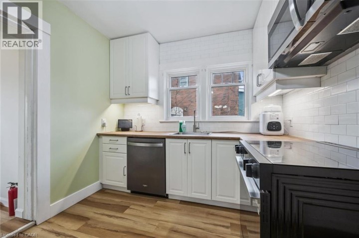 Photo 11 at 9 E Spadina Road, Forest Hill, Kitchener