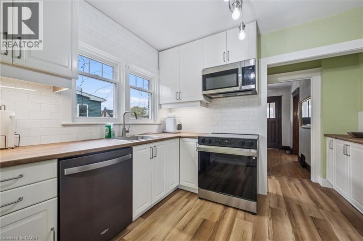 Photo 12 at 9 E Spadina Road, Forest Hill, Kitchener