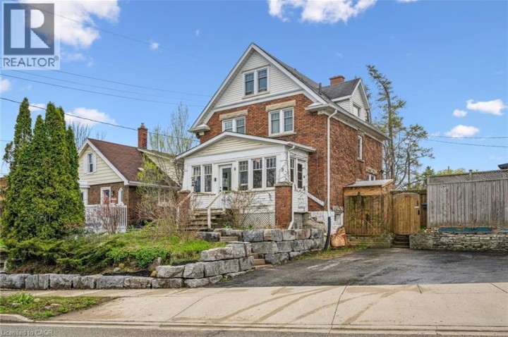 Photo 2 at 9 E Spadina Road, Forest Hill, Kitchener