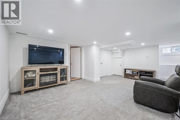 Photo 21 at 9 E Spadina Road, Forest Hill, Kitchener