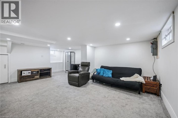 Photo 22 at 9 E Spadina Road, Forest Hill, Kitchener