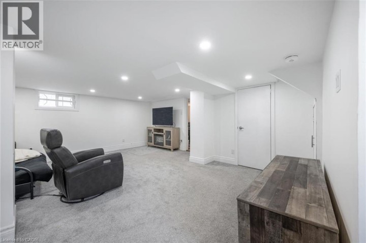 Photo 23 at 9 E Spadina Road, Forest Hill, Kitchener