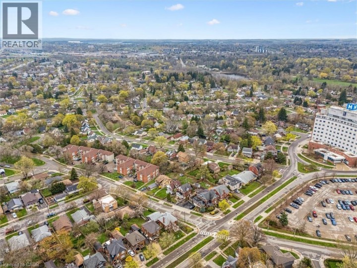 Photo 33 at 9 E Spadina Road, Forest Hill, Kitchener