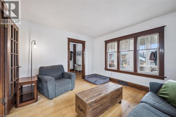 Photo 8 at 9 E Spadina Road, Forest Hill, Kitchener