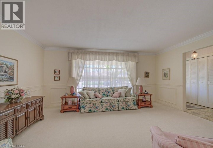 Photo 10 at 11 Pippin Drive, Brier Park, Brantford