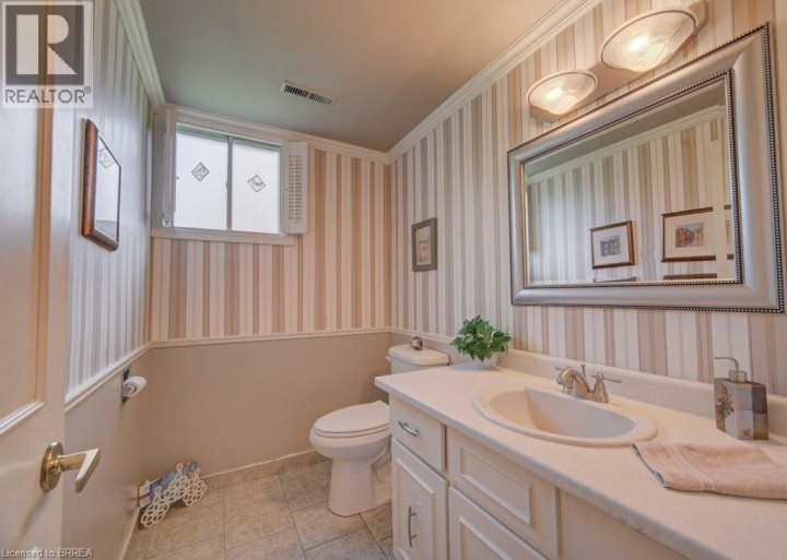 Photo 35 at 11 Pippin Drive, Brier Park, Brantford