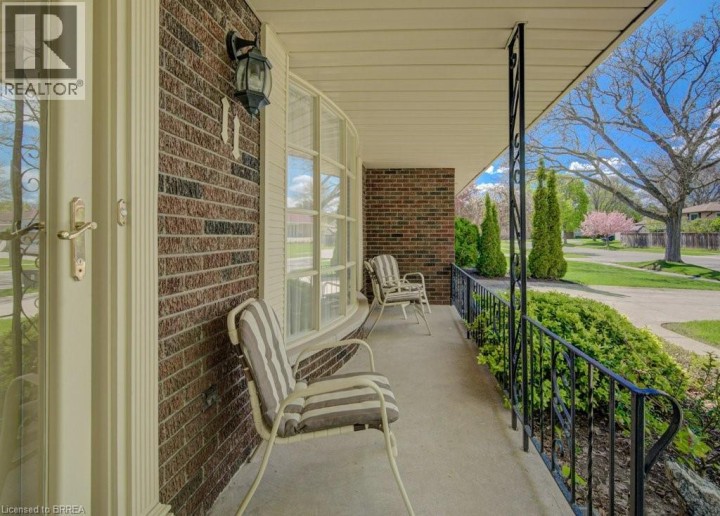 Photo 5 at 11 Pippin Drive, Brier Park, Brantford