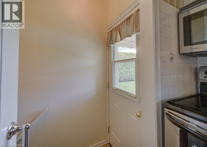 Photo 21 at 11 Pippin Drive, Brier Park, Brantford